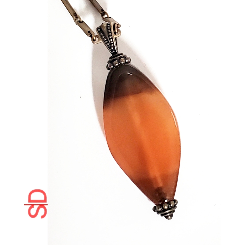 Resin pendant (No chain)